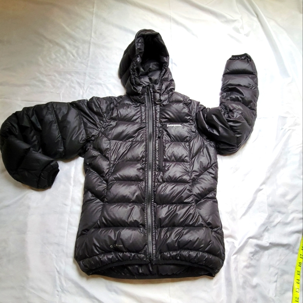 Womans Patagonia Pertex Microlight down jacket.